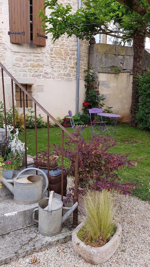 Chambres D'Hotes Du Tilleul Nanteuil-en-Vallée Exteriör bild